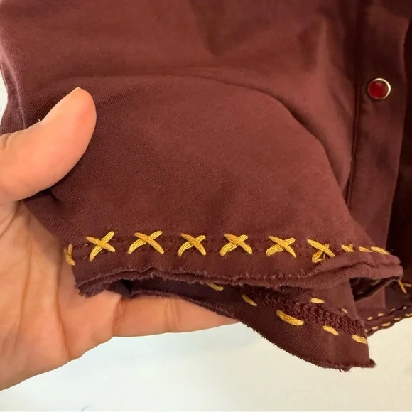 Double D Ranch- Western Embroidered Snap Button Down Top- XS - Picture 3 of 11